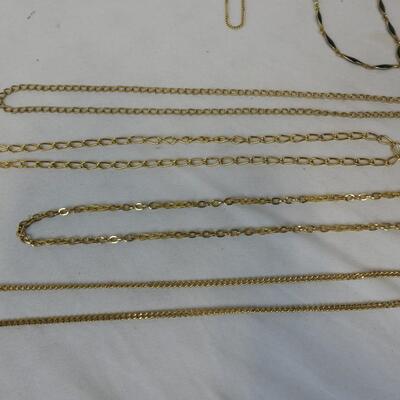 15 pc Costume Jewelry: 13 Various Chains & 2 Pendants