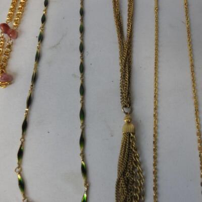 15 pc Costume Jewelry: 13 Various Chains & 2 Pendants