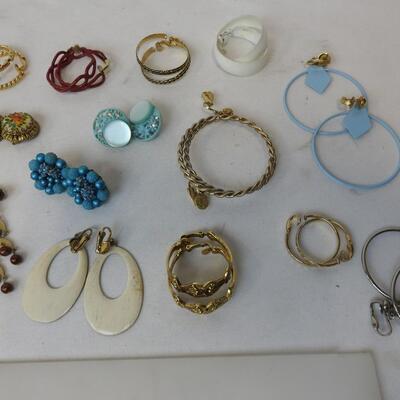 17 pairs of Clip-On Earrings, Vintage Costume Jewelry