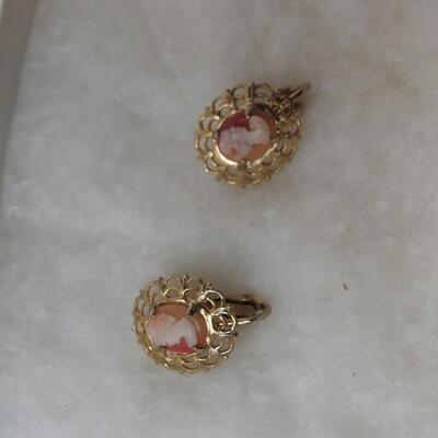 Vintage Cameo Set: Gold Tone with Rose/Peach Cameos. Pin & Clip-On Earrings