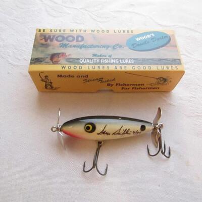 LOT 60  SIGNED WOODEN FISHING LURE AND A WOOD LURES BOX