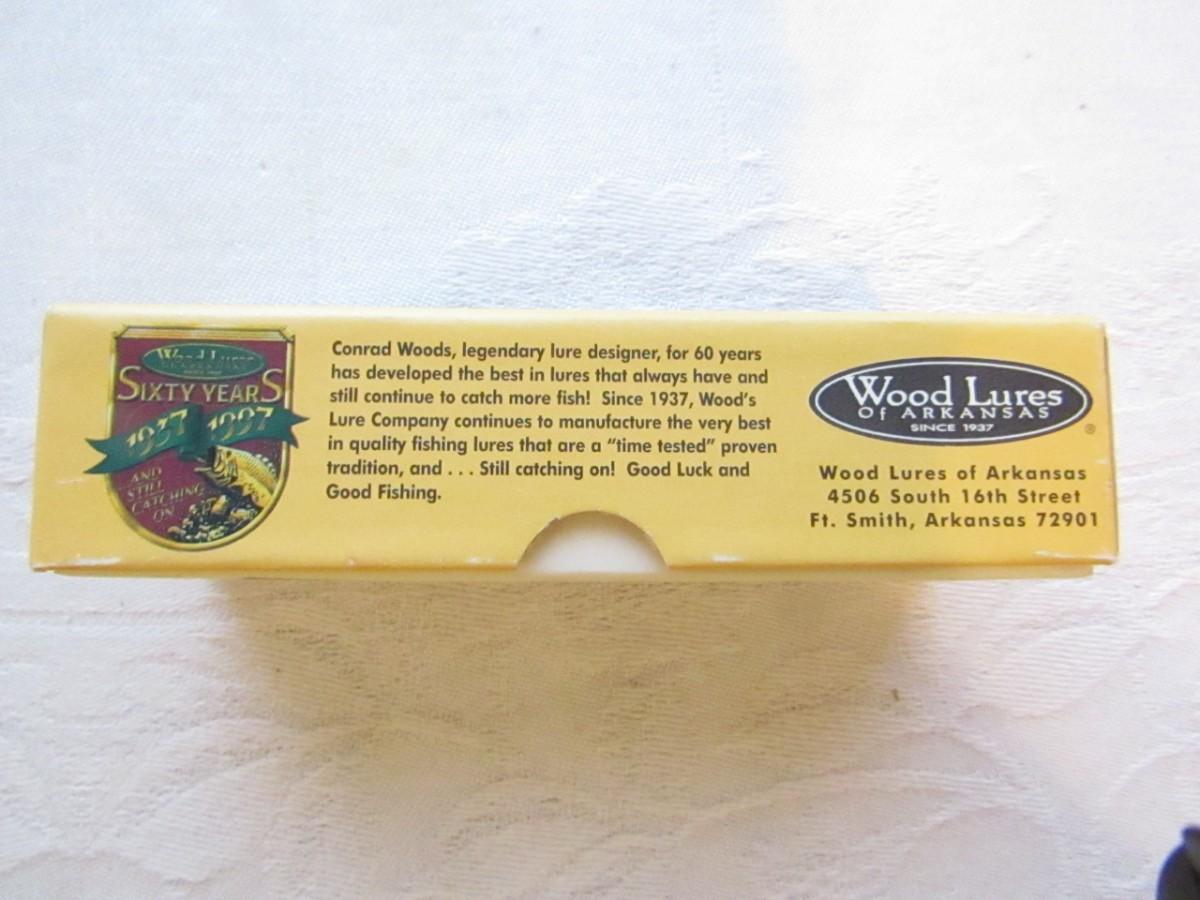 LOT 60 SIGNED WOODEN FISHING LURE AND A WOOD LURES BOX