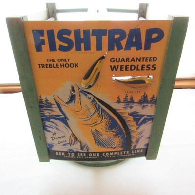 LOT 122  MERCHANT FISHING LURES DISPLAY FOR FISHTRAP