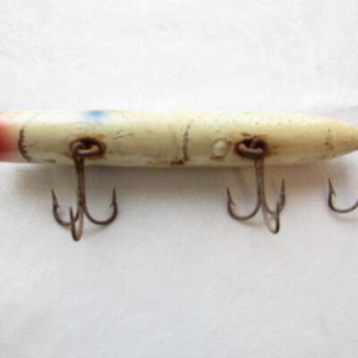 LOT 128  VINTAGE WOODEN LURE AND AN ICE FISHING DECOY