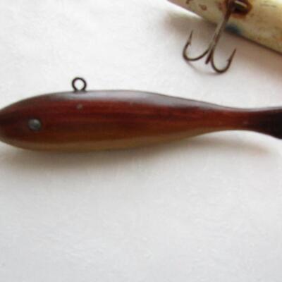 LOT 128  VINTAGE WOODEN LURE AND AN ICE FISHING DECOY