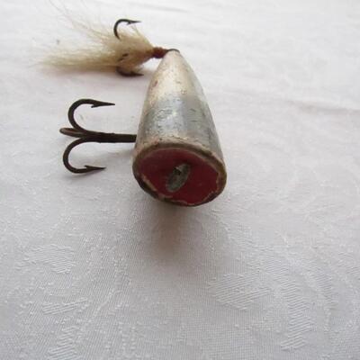 LOT 129  VINTAGE WOODEN FISHING LURE AND ICE FISHING DECOY