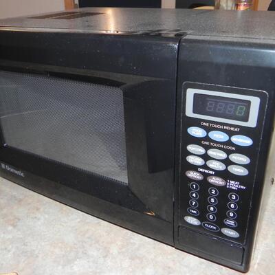 LOT 53  DOMETIC MICROWAVE OVEN
