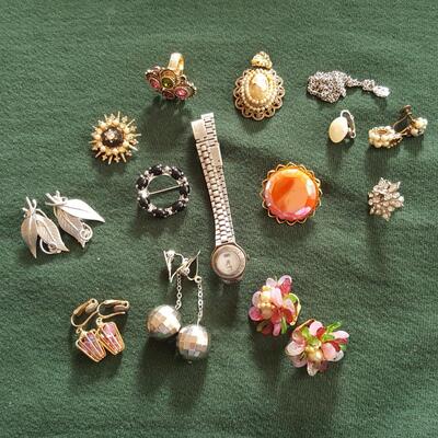 Bag of Miscellaneous Vintage Jewelry