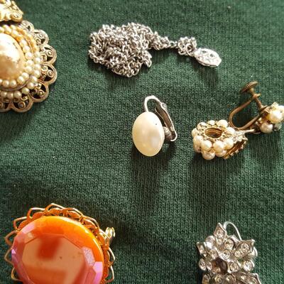Bag of Miscellaneous Vintage Jewelry
