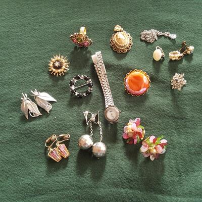 Bag of Miscellaneous Vintage Jewelry
