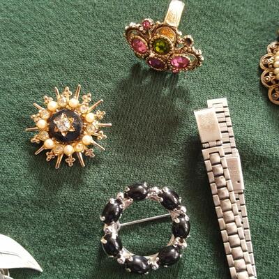 Bag of Miscellaneous Vintage Jewelry