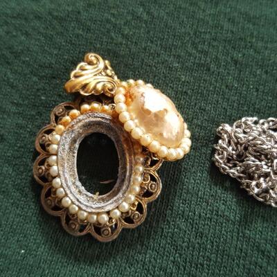 Bag of Miscellaneous Vintage Jewelry