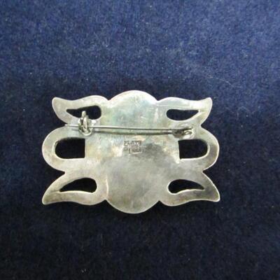 LOT 209  LARGE STERLING SILVER BROOCH/PIN
