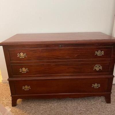 Lane Cedar Chest