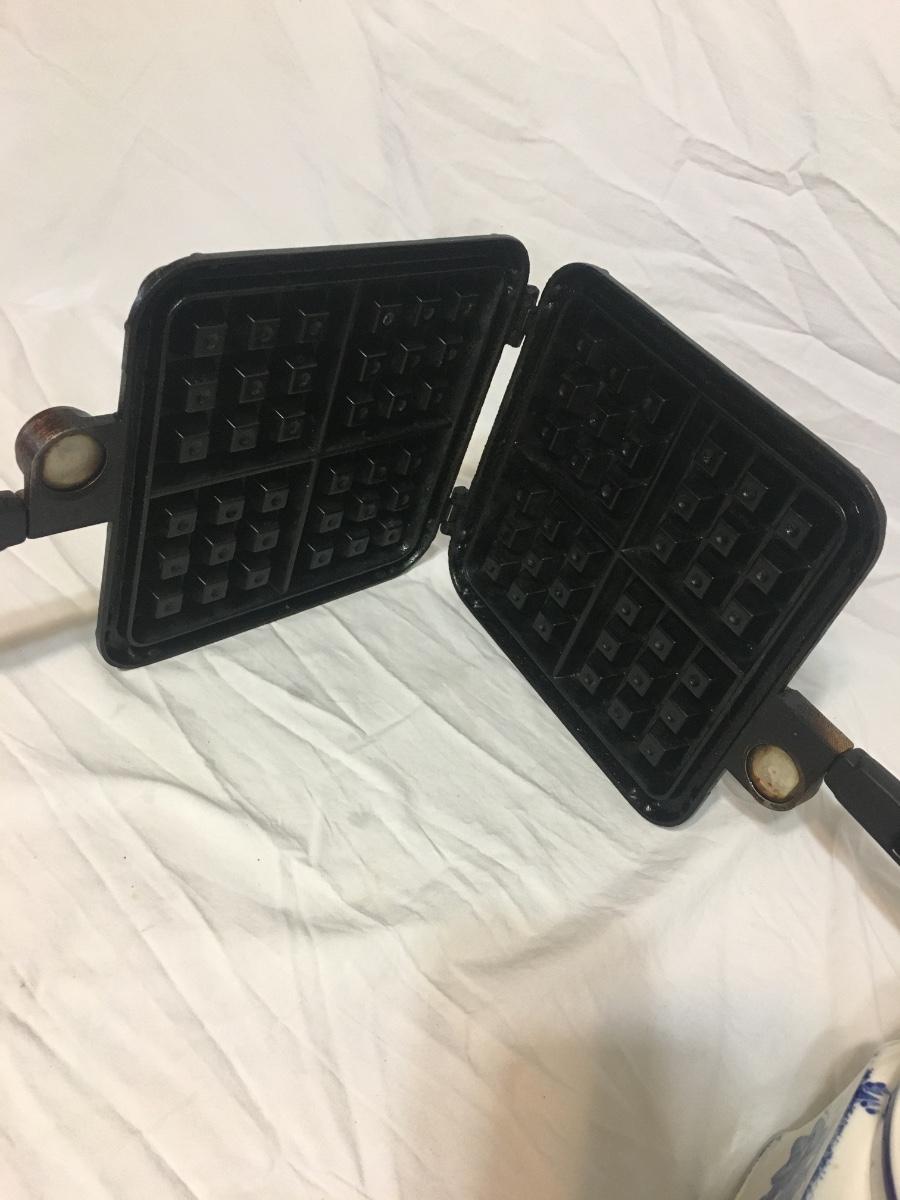 Vintage Nordic Ware Waffle Maker 15000 BUNDT BELGIUM Camping, Hiking