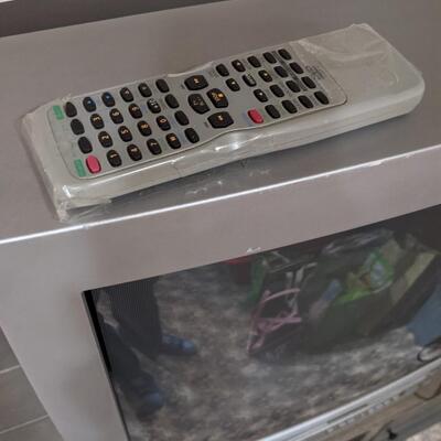 27" Sylvania 6727 Color DVD VHS TV, Old School