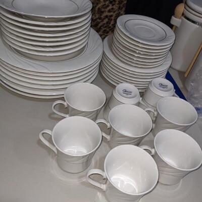 Gibson White w/ Black Band Dining Set