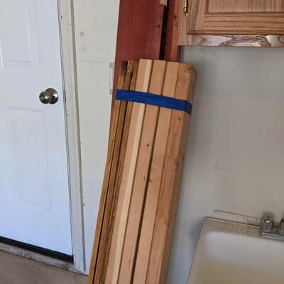 Queen Size Traditional Cherry Stain Wood Bed w/ Finials