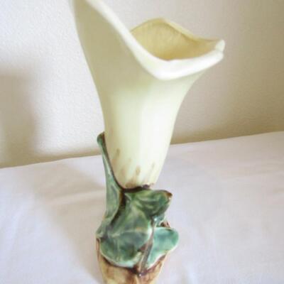 LOT 5  MCCOY TULIP CLAY VASE