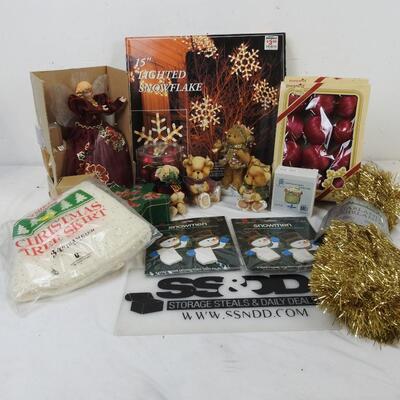 Christmas lot  15 pcs 15in lighted snowflake, angel tree top, satin balls, bears
