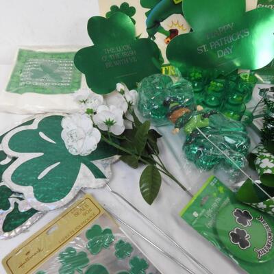 St Patrick's lot 20+pcs, window clings, plant pokes, candy dishes, paper doilies