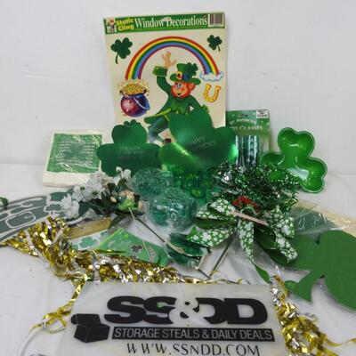 St Patrick's lot 20+pcs, window clings, plant pokes, candy dishes, paper doilies