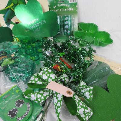 St Patrick's lot 20+pcs, window clings, plant pokes, candy dishes, paper doilies
