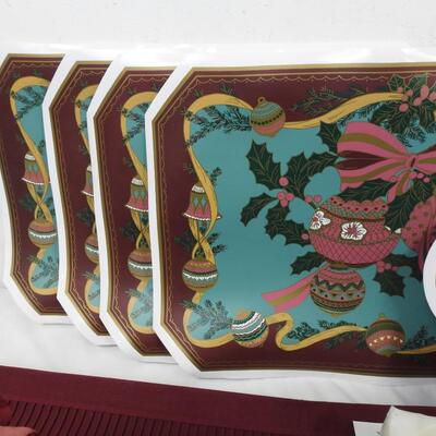 Christmas Lot: 6 vinyl & 4 cloth placemats,, napkins, candles, faux table decor