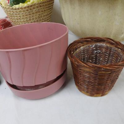 Garden Decor - Big Planter Bowl, Lady Bugs, Hummingbird Feeders, Baskets