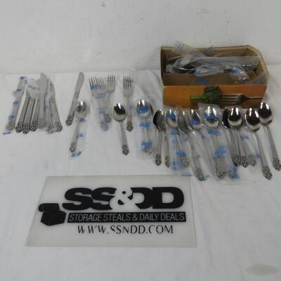 Stainless Steel Full Silverware Set, Plastic Covers, 24 Spoons, 16 Forks, Knifes