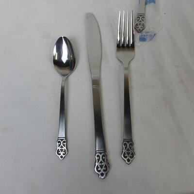 Stainless Steel Full Silverware Set, Plastic Covers, 24 Spoons, 16 Forks, Knifes