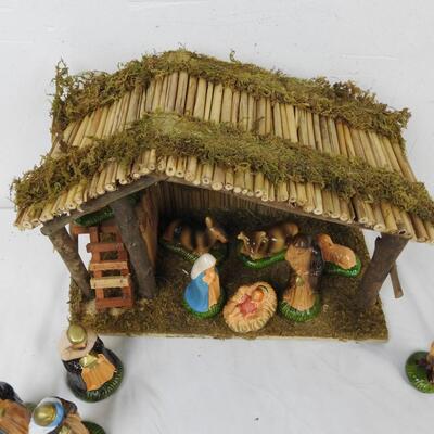 Sears Nativity Set- Wood Stable with Realistic Roof with 11 Hand Painted Figures