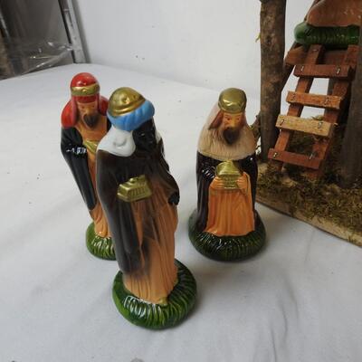 Sears Nativity Set- Wood Stable with Realistic Roof with 11 Hand Painted Figures