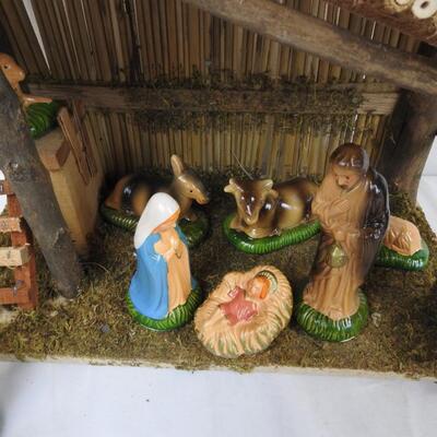 Sears Nativity Set- Wood Stable with Realistic Roof with 11 Hand Painted Figures