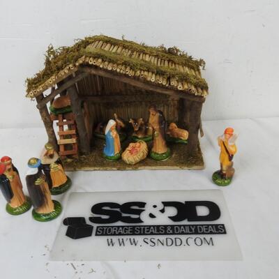 Sears Nativity Set- Wood Stable with Realistic Roof with 11 Hand Painted Figures