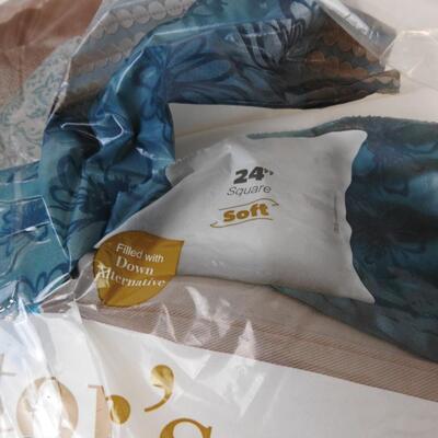 24" Square White Soft Pillow, Good Condition, Packaging Damaged