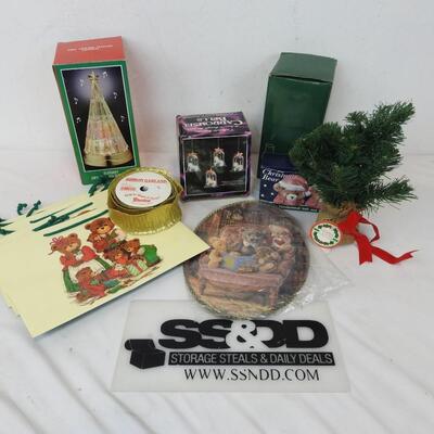 11 pc Holiday Decor, Carousel Bells, Bear Gift Bags, Salt & Pepper Shakers