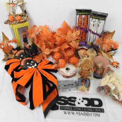 16 pc Halloween Lot: Sculptured Tapered Candles, Scarecrows, Ghosts