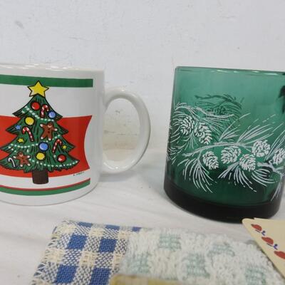17 pc Kitchen, 5 Assorted Mugs, 12 Dish Clothes, Cannon