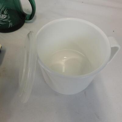 17 pc Kitchen, 5 Assorted Mugs, 12 Dish Clothes, Cannon