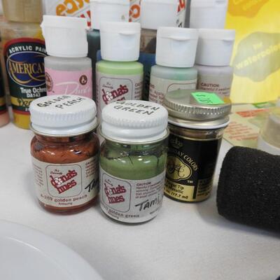 26 pc Crafts, Acrylic Paints, Spray Paint, 2 Paint Sets, Paper