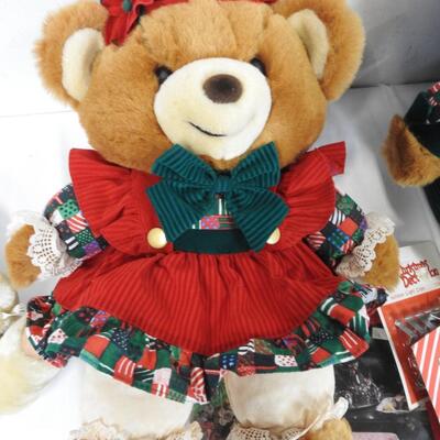 Holiday Lot: 1994 Bears, Outdoor Light Clips, Window Decoration, Table Cloth