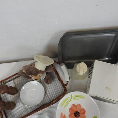 10 pc Kitchen & Baking: Cake pan, salt & pepper, BIG cup & saucer, bowl, etc