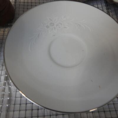 10 pc Kitchen & Baking: Cake pan, salt & pepper, BIG cup & saucer, bowl, etc