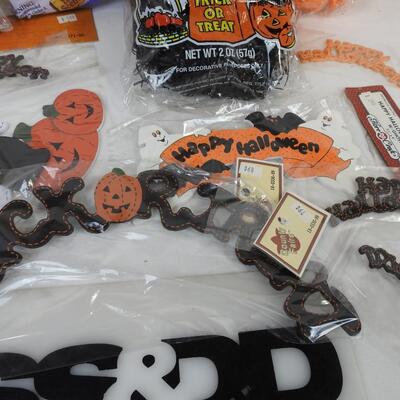 14 pc Halloween Decorations: Spider Webbing, basket grass, wood cut outs - New