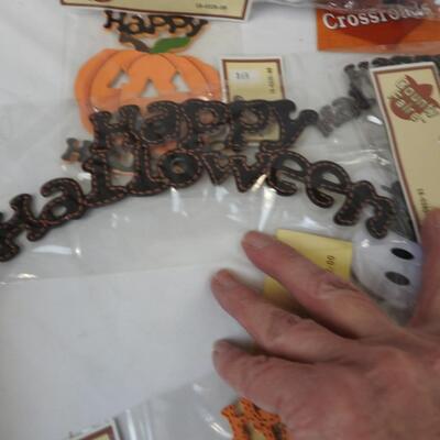 14 pc Halloween Decorations: Spider Webbing, basket grass, wood cut outs - New