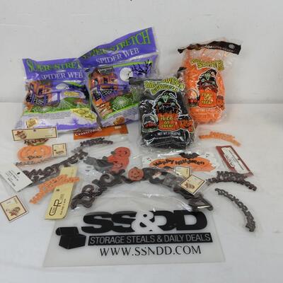 14 pc Halloween Decorations: Spider Webbing, basket grass, wood cut outs - New