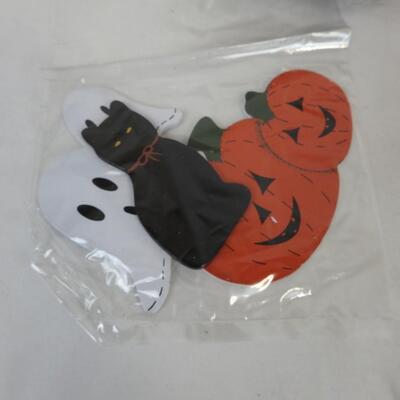 14 pc Halloween Decorations: Spider Webbing, basket grass, wood cut outs - New