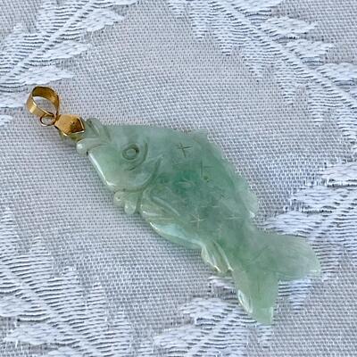 ASIAN CARVED JADE FISH PENDANT 14K GOLD FITTINGS