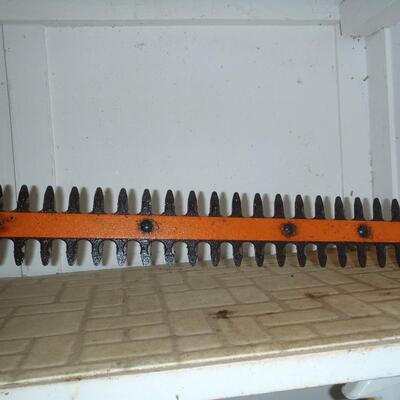 Electric hedge trimmer 